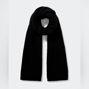 GUEST IN RESIDENCE The Big Scarf